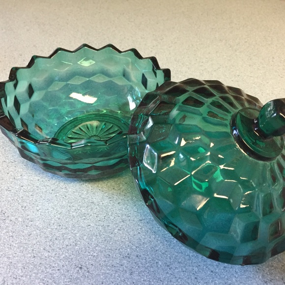 INDIANA GLASS WHITEHALL TEAL DIAMOND POINT LIDDED with KNOB ROUND DISH - Picture 2 of 3